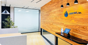 1ヶ月たった3.3万円〜で成果がでるプロの広告運用代行、成果のでるアカウント設計 設定、プロが広告バナーを初回制作、プロにLINEで相談、レポートからの改善最適化